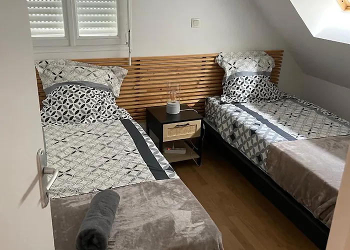 Jolie Maison Avec Jardin * Honfleur